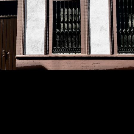 Junto A La Calle Betis: El Corazon De Triana Seville Luaran gambar