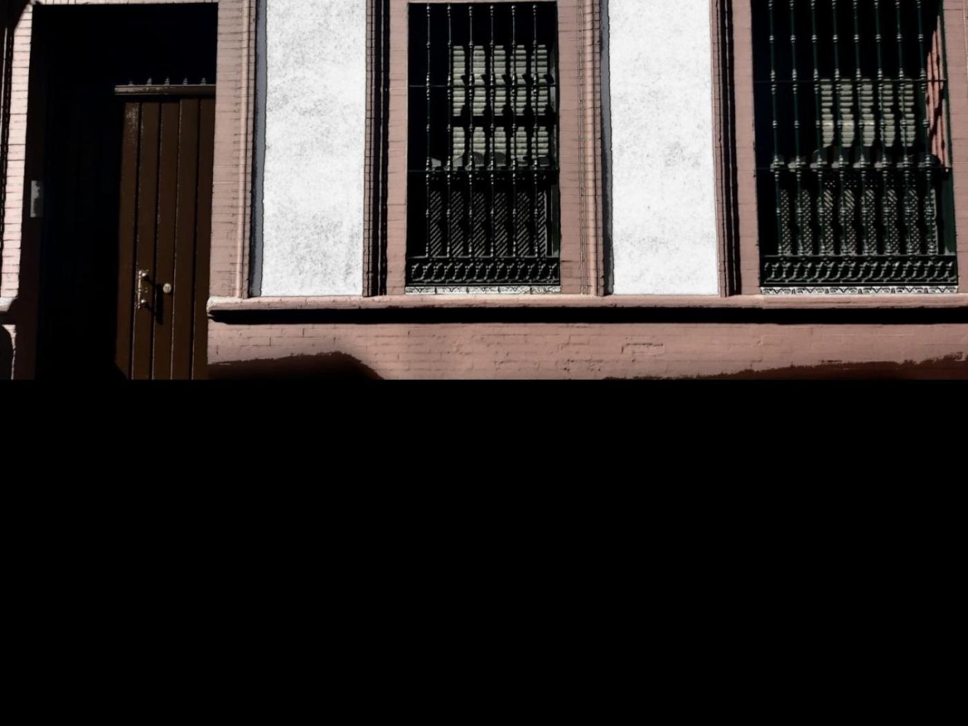 Junto A La Calle Betis: El Corazon De Triana Seville Luaran gambar
